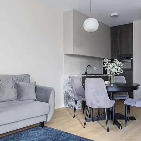 Glow Apartments, Doki & Montownia