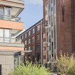 Glow Apartments, Doki & Montownia 公寓