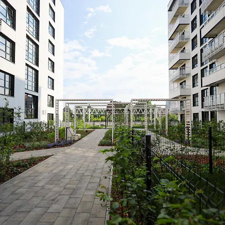 Glow Apartments, Stocznia Cesarska & Montownia *
