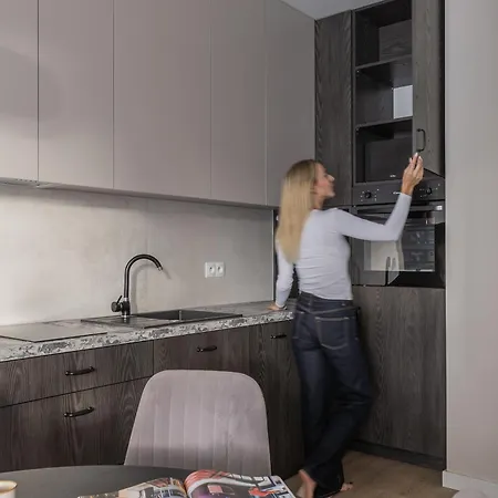 Glow Apartments, Doki & Montownia