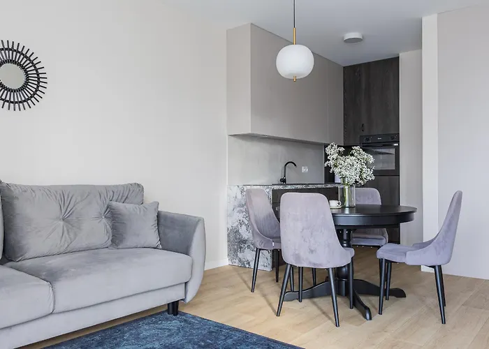 Glow Apartments, Doki & Montownia