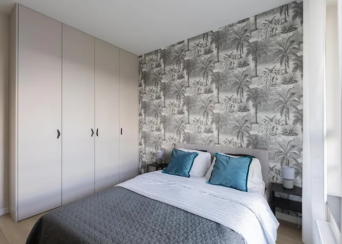 Glow Apartments, Doki & Montownia *