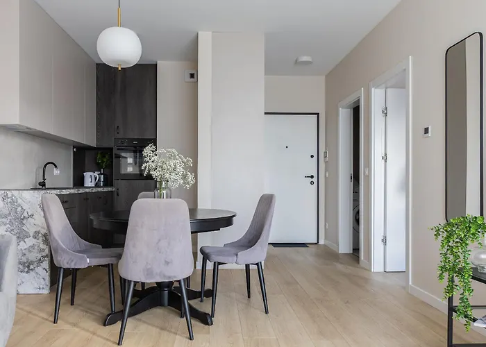 Glow Apartments, Doki & Montownia